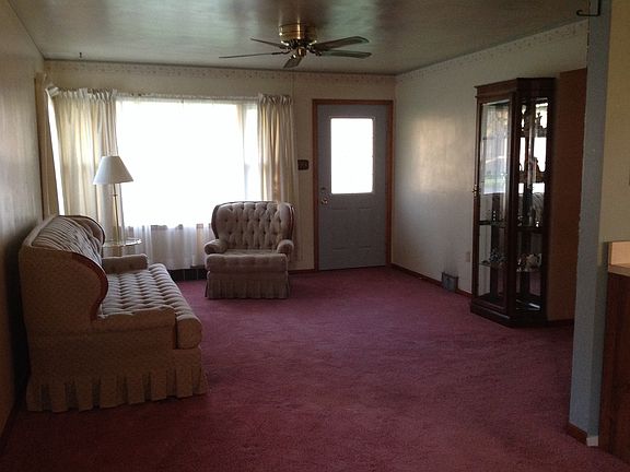 Living Room:  17' x 13'