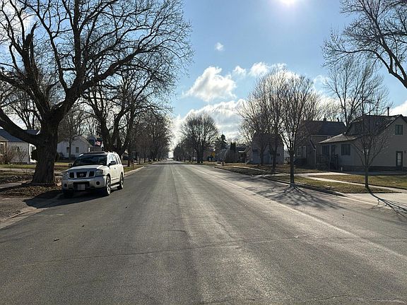 4th image of 326 W Main St