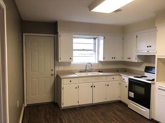5th image of 107 W 17th St