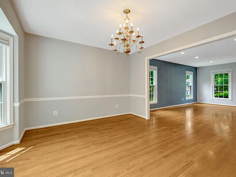 8995 Parliament Dr — Photo 23
