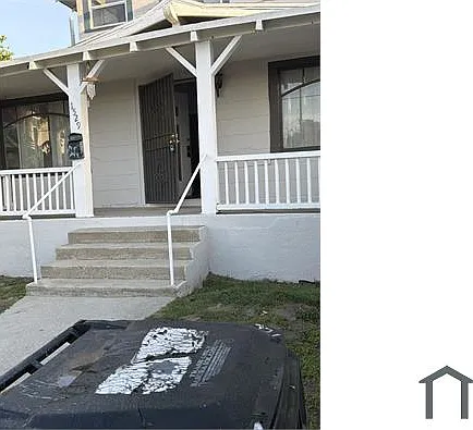 1529 W 37th Pl — Photo 4