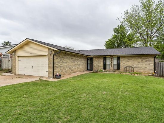 402 Oak Creek Dr, Yukon, OK 73099