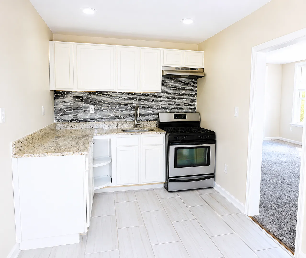 2012 Russell Ave, Unit A3 1 Bedroom | 1 Bathroom | $1,195/Month — Photo 2