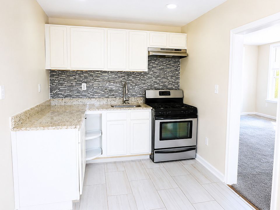 2nd image of 2012 Russell Ave #0