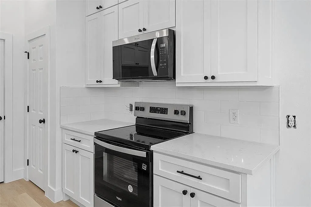 3 bed, 1301 sqft, $1,850 — Photo 3