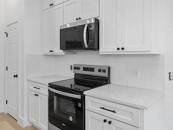 3rd image of 1016 Springview Ln
