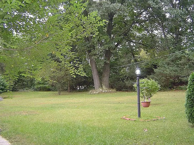 N Vanstone Dr — Photo 9