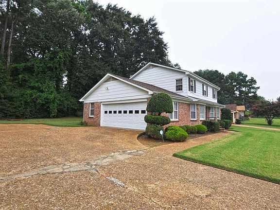 3rd image of 3803 Shady Hollow Ln