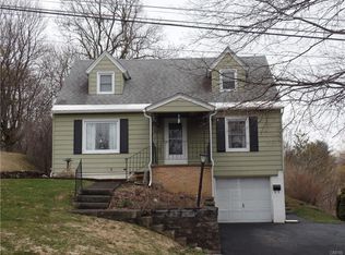 621 Scarboro Dr, Syracuse, NY 13209