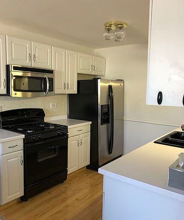 3rd image of 718 Crescent Ct APT A1