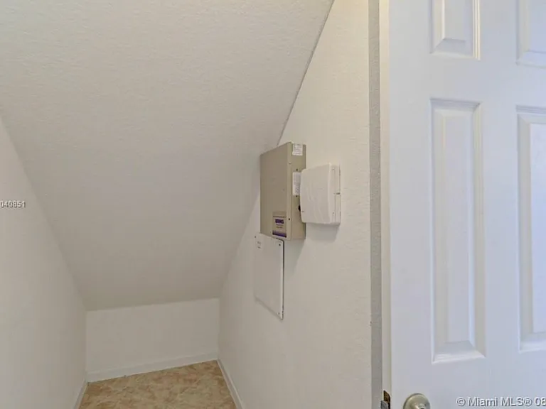 3211 Scarletta Dr — Photo 23