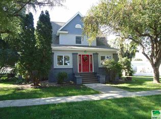 209 E 2nd St, Newell, IA 50568