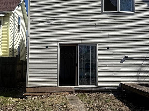 2nd image of 343 Pearl St