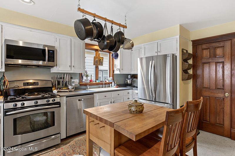 5th image of 168 Clinton Street