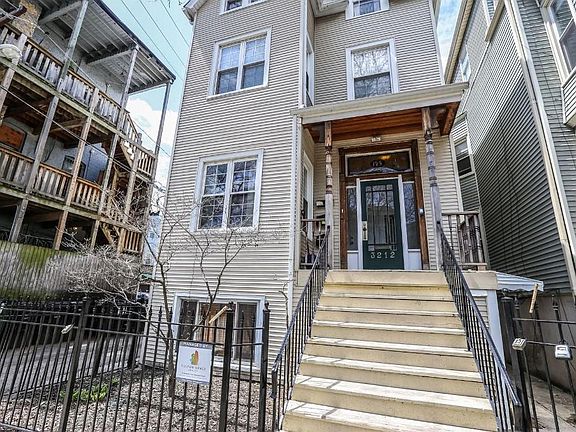 2nd image of 3212 N Kenmore Ave #G9