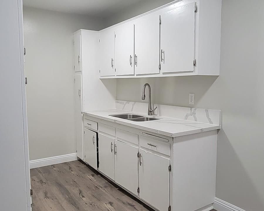 1st image of 626 W 81st St
