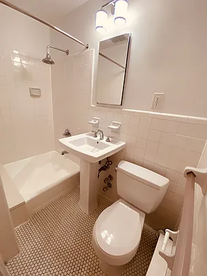 Rented by Metropolis Real Estate of Manhattan | media 16