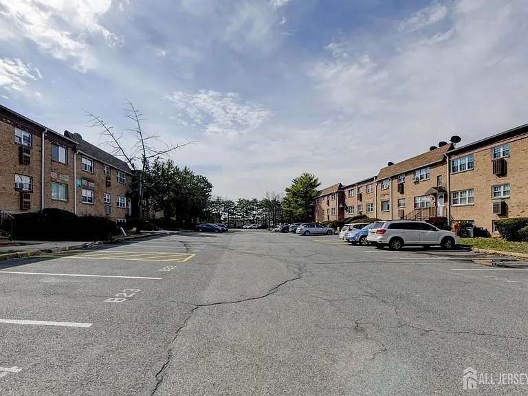 6 College Dr — Photo 20