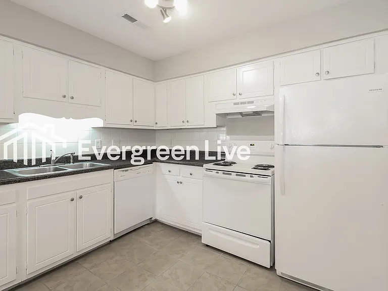 3121 Aaron Dr — Photo 6