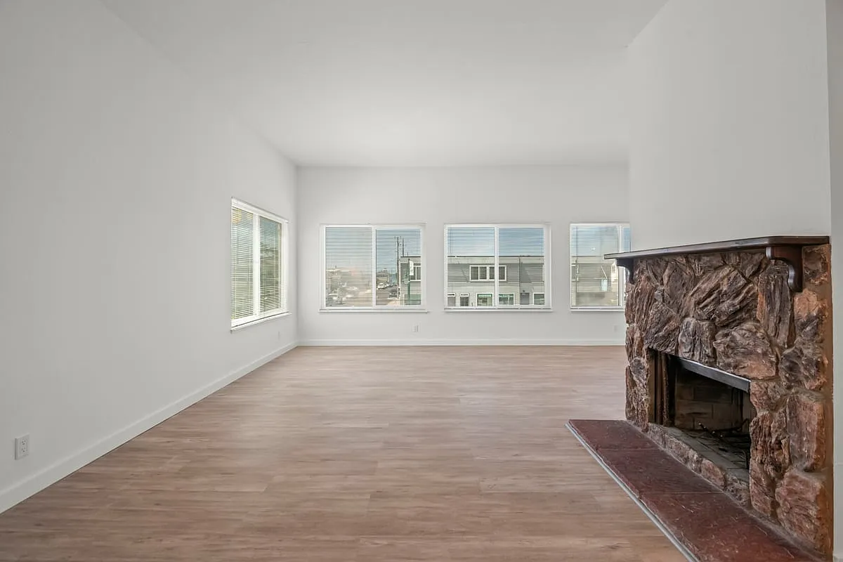 1 bed, 900 sqft, $3,200 — Photo 2
