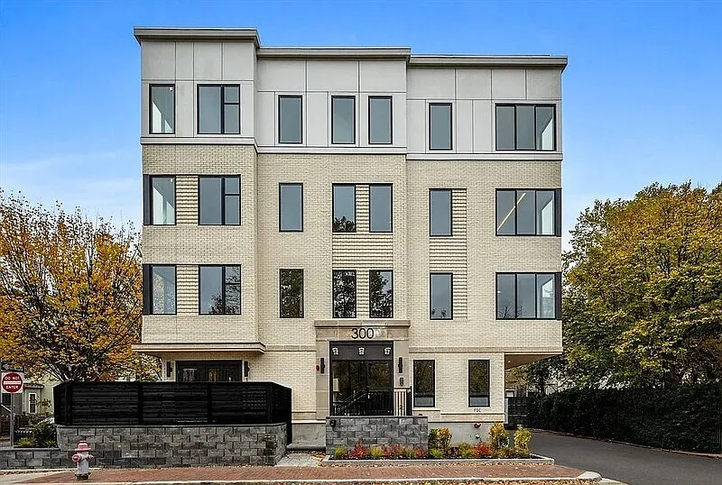 300 Franklin St #2