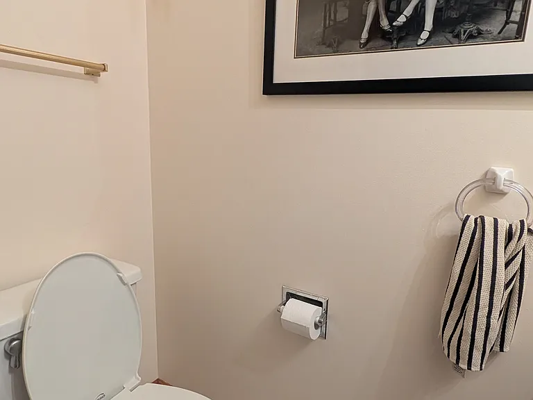 410 Orleans Ave — Photo 11