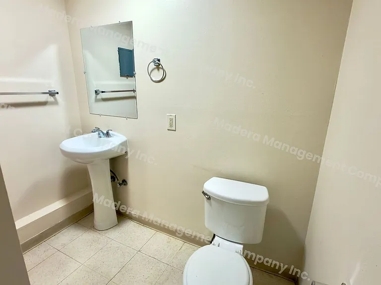 222 N C St — Photo 10