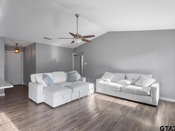 5th image of 710 Southwood Dr
