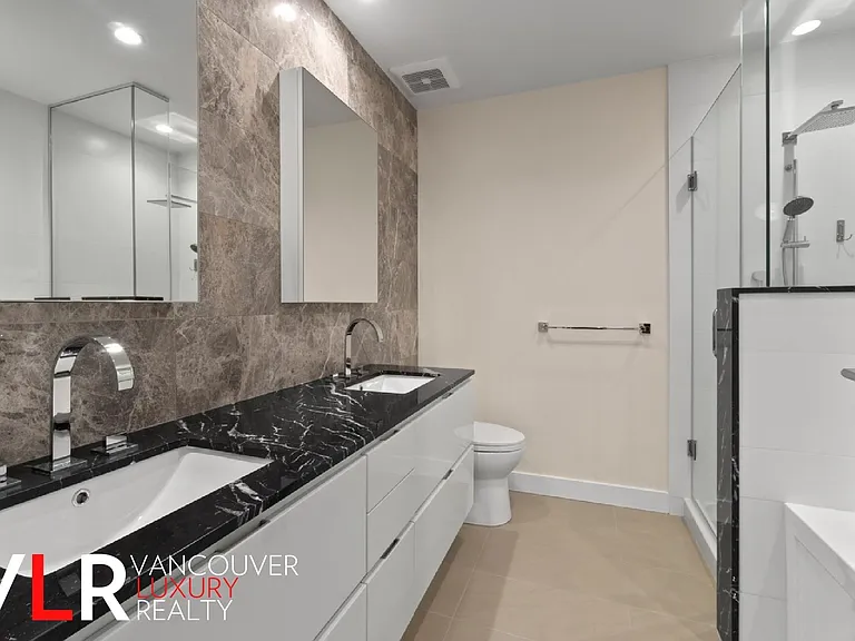 6733 Cambie St #303 — Photo 14