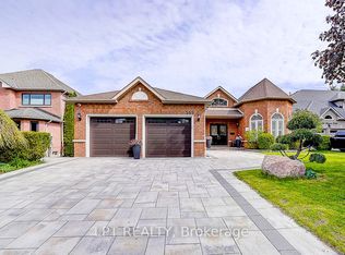 585 Holgate Cir, Newmarket, ON L3X1V8