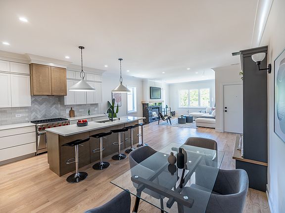 3rd image of 4441 N Ashland Ave #301