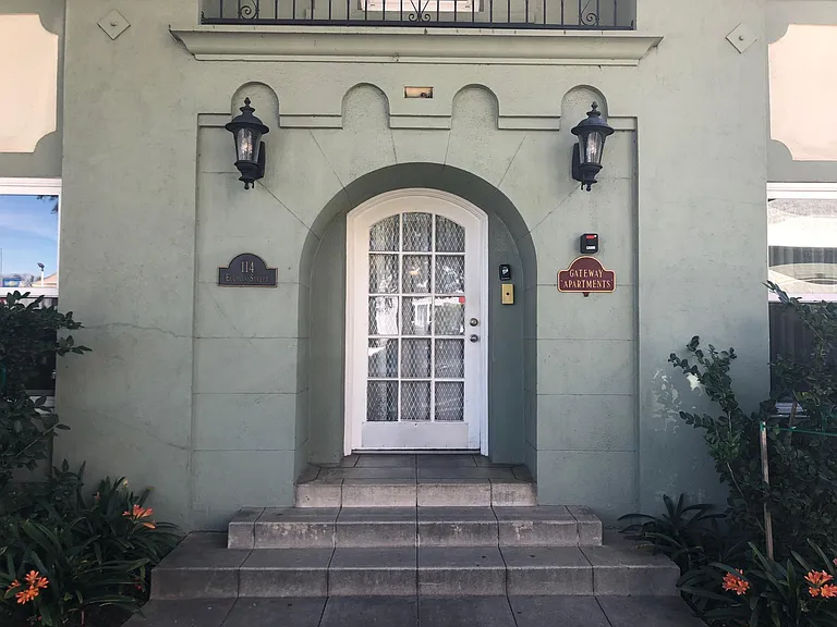 114 W Eulalia St #4 — Photo 3
