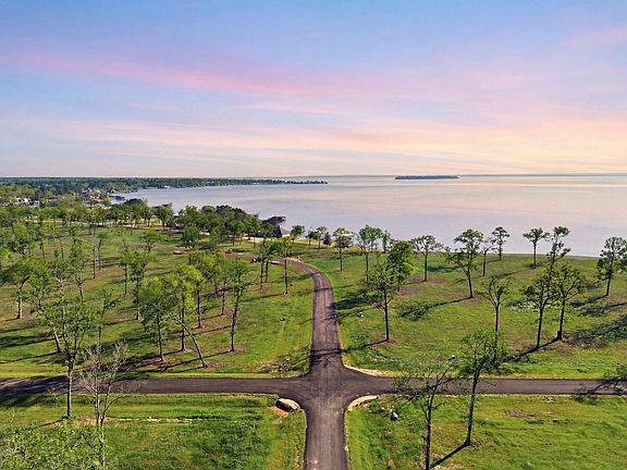 2nd image of 9 Island View Rd