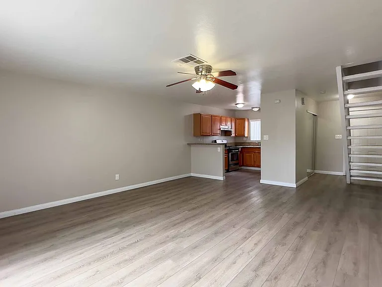 412-418 Grand Ave — Photo 3