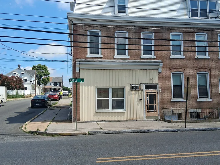 545 Maple St #6 — Photo 1