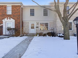 2618 S Seaton Circuit, Warren, MI