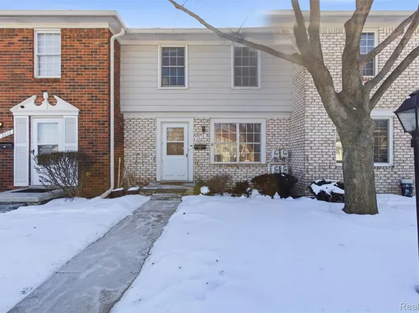 2618 S Seaton Circuit, Warren, MI 48091