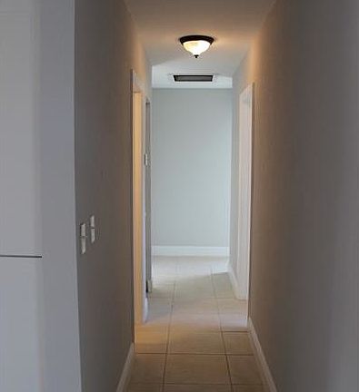 5th image of 921 NW 197th Ter