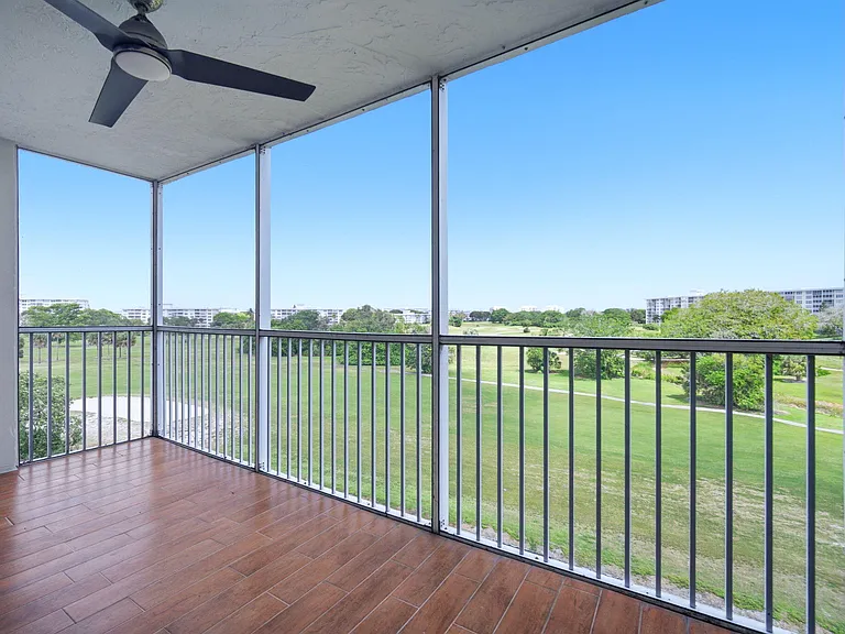 2901 S Palm Aire Dr — Photo 30