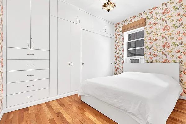 Sold by Bond New York | media 14