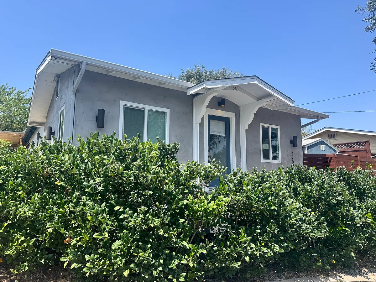 Front of house - 3252 Beech St