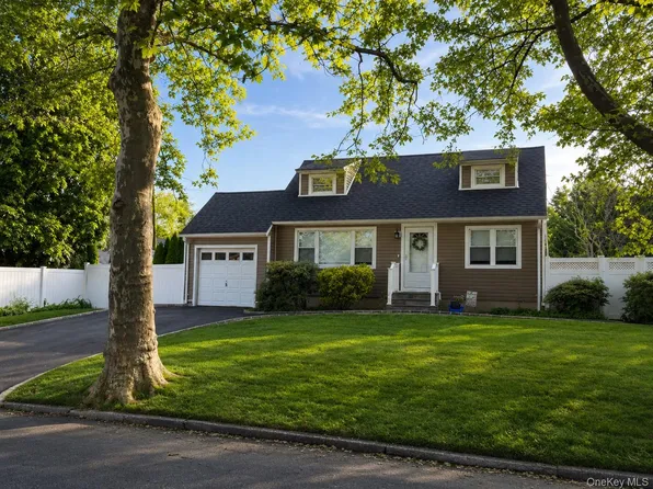 3 Win Haven Lane, Commack, NY 11725