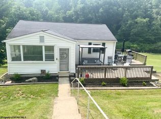 238 Scratchers Run Rd, Fairmont, WV 26554