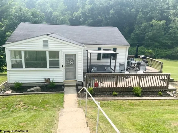 238 Scratchers Run Rd, Fairmont, WV 26554