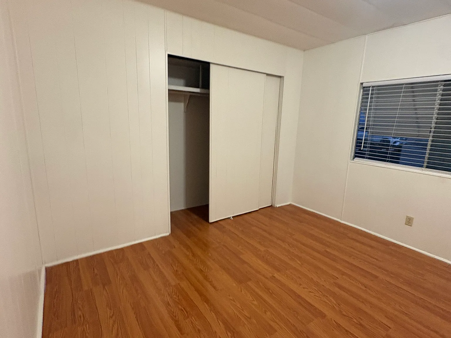 2242 W Vaughn Rd — Photo 4