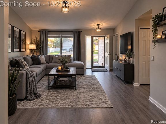 3rd image of 5459 Pear Tree Dr