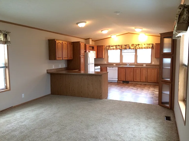 809 Woodland Trl — Photo 2