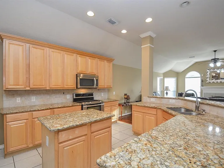 4914 Surrey Park Cir — Photo 18