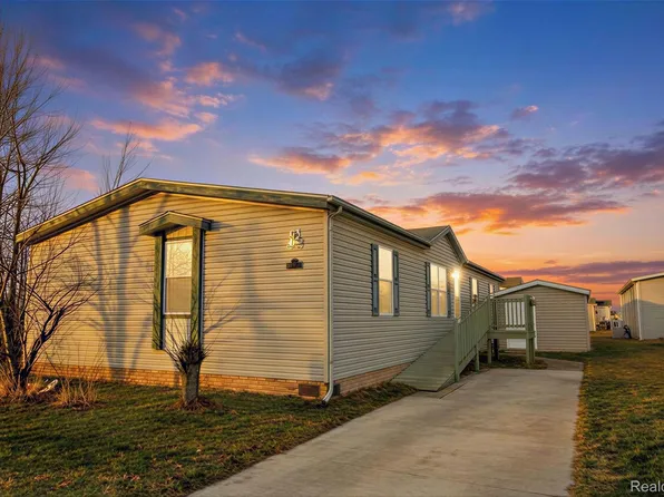 3423 Green Apple Ct, Carleton, MI 48117