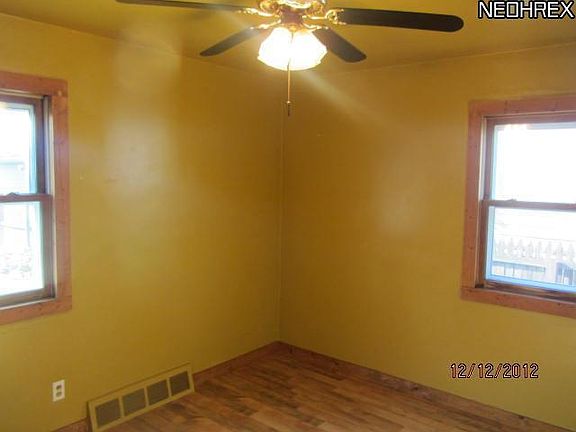 5th image of 3214 Eastlawn St